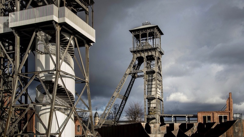 Die beiden Fördertürme des ehemaligen Zechengeländes C-mine in Genk