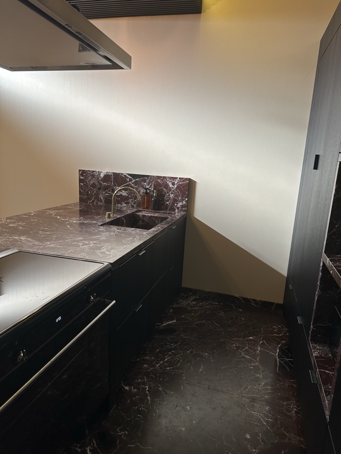 Sink and worktop along the wall in the kitchen